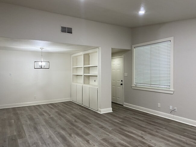 Building Photo - 3020 Olive Glen Ct