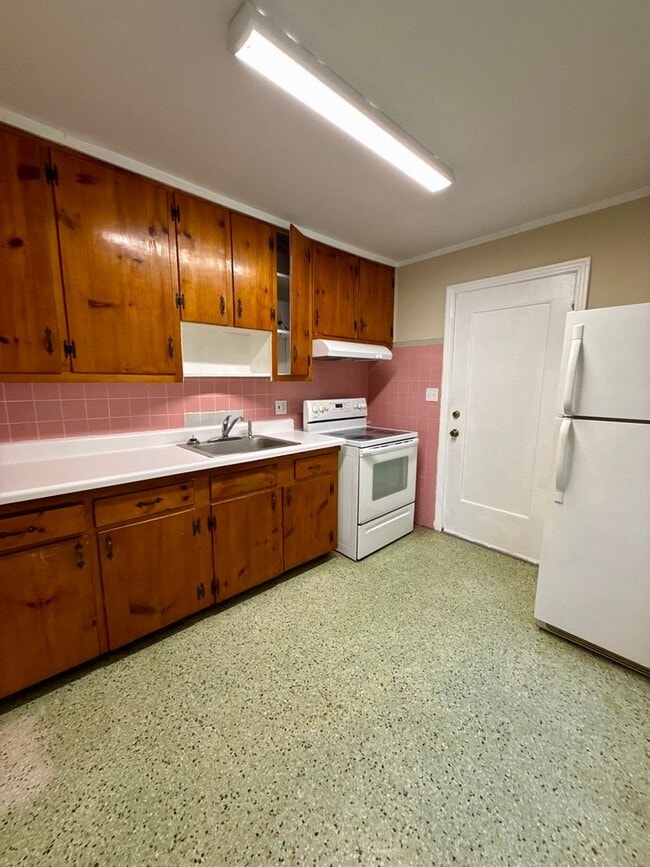 Building Photo - Quiet Street with Beautiful Old Oaks