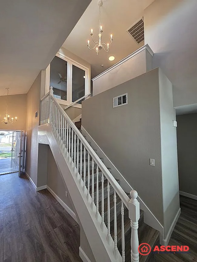 Building Photo - Beautiful Home in the Southwest!