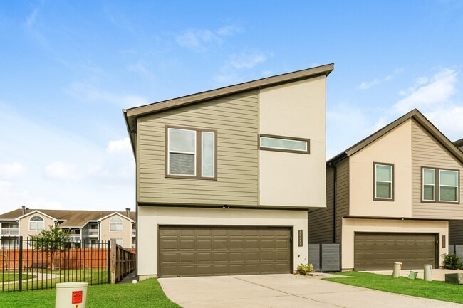Building Photo - 18342 W Centro Cir