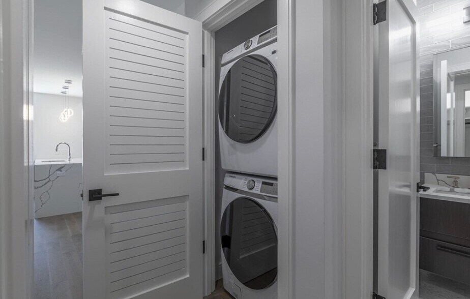 Building Photo - 169 Newbury St