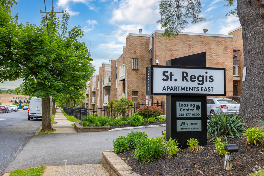 Primary Photo - St. Regis Apartments