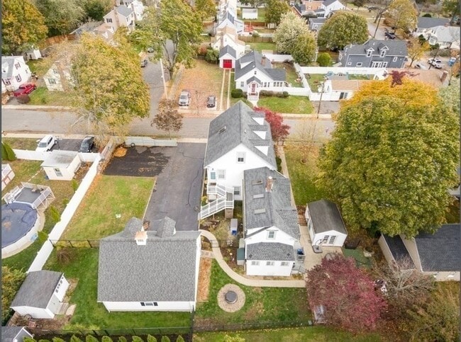 Building Photo - 8 Auburn Ct
