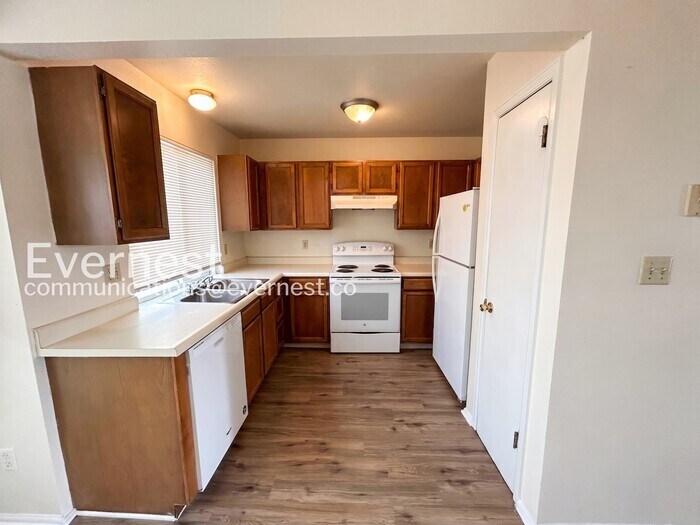 Building Photo - 2702 Dickens Dr