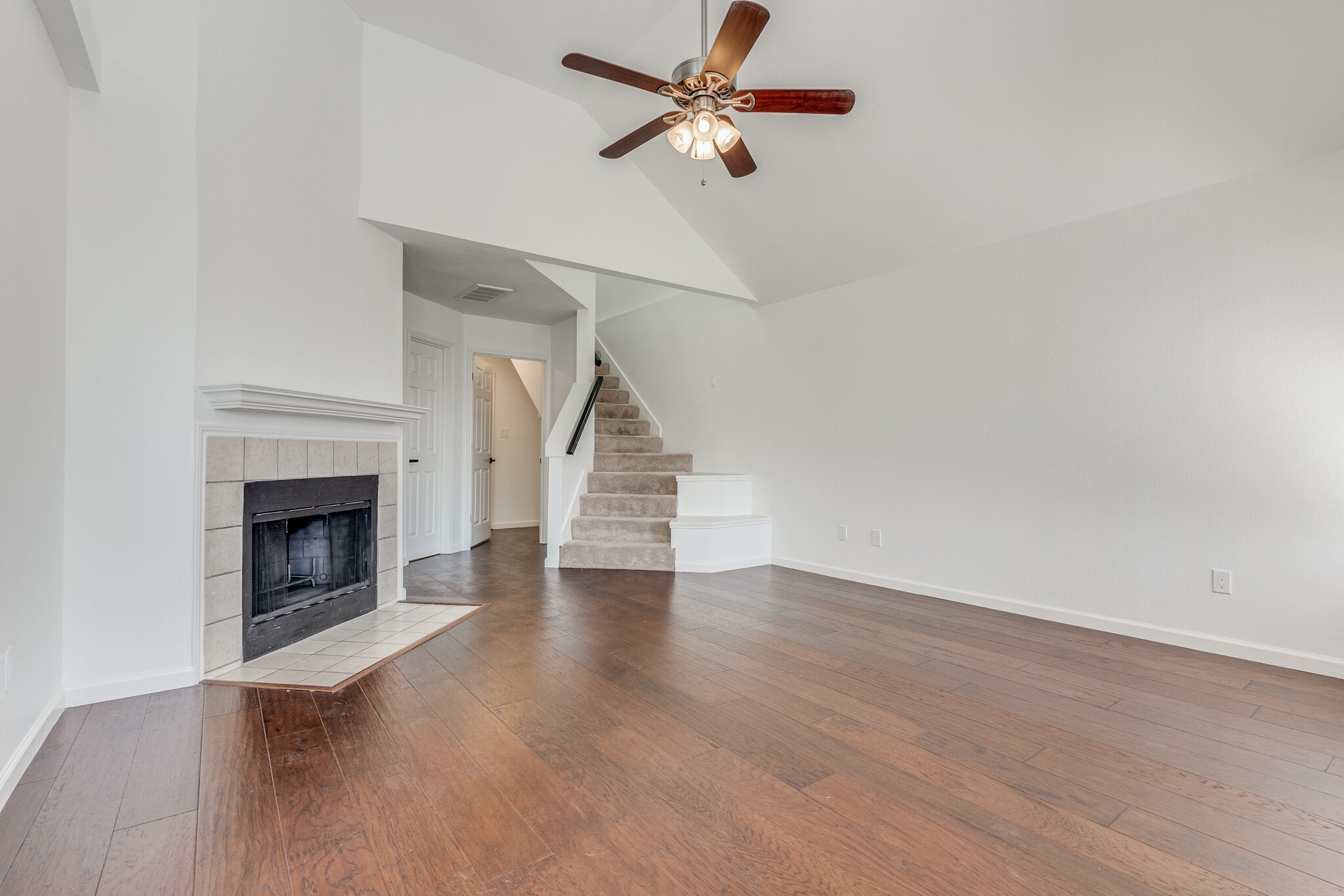 Building Photo - 6841 Bellehaven Dr