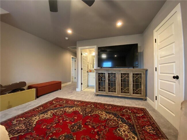 Building Photo - 300 Waterfall Ln