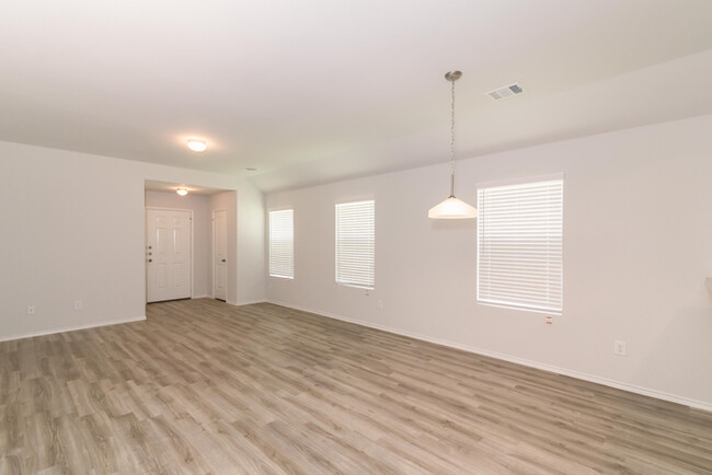 Building Photo - 8702 J C Oaks Cir
