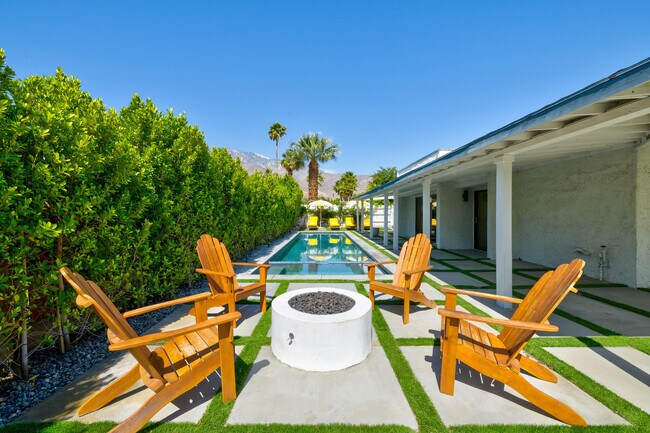 Building Photo - 1433 E Caleta Way