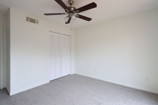 Building Photo - Newly Updated Townhouse for Rent