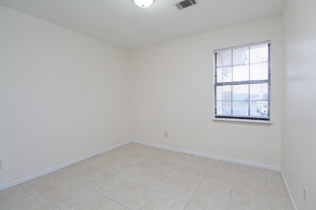 Building Photo - Charming 2 Bedroom Rental in Pace, FL with a Spacious Layout and Prime Location!