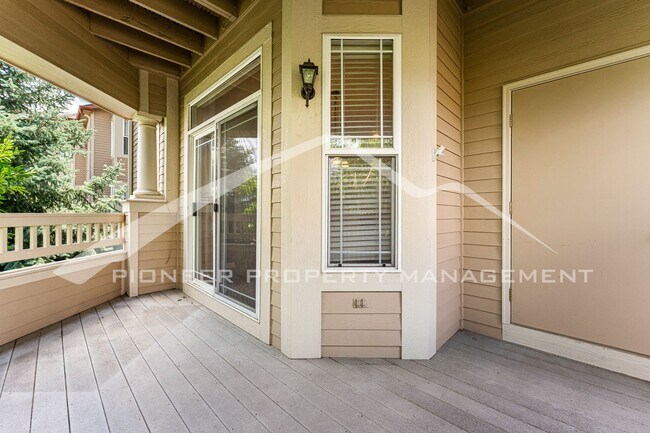 Building Photo - Charming condo with Central AC and 1 Car G...