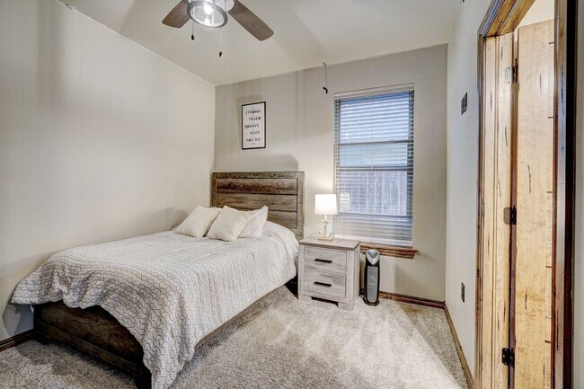 Building Photo - 4009 NE Realtree Dr