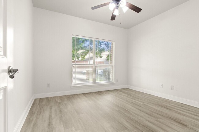 Building Photo - 3138 Rogers Ave