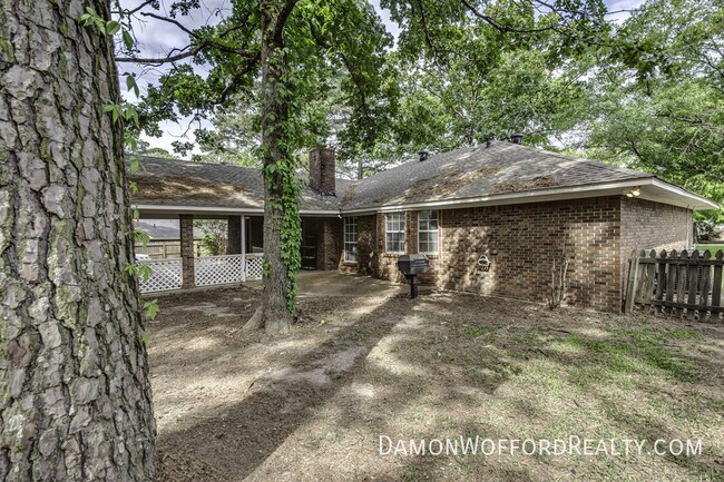Building Photo - 502 Pelahatchie Shore Dr