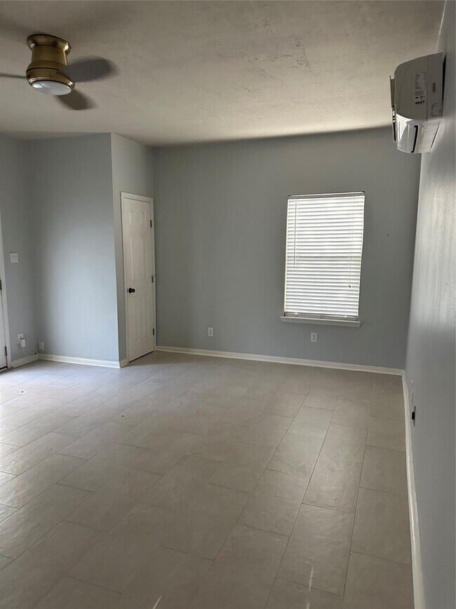 Building Photo - 3807 Belmont Turn