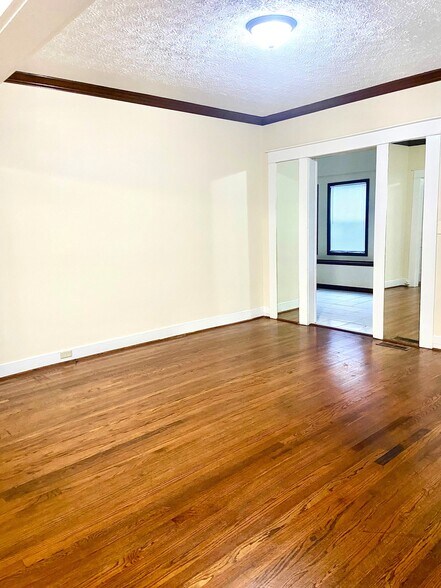 Building Photo - 513 10th Ct S