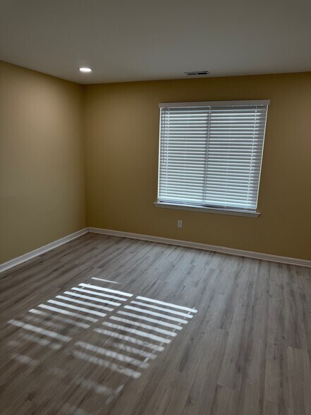 Building Photo - 2707A Sussex Ct