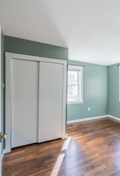 Second Bedroom - 449 High St