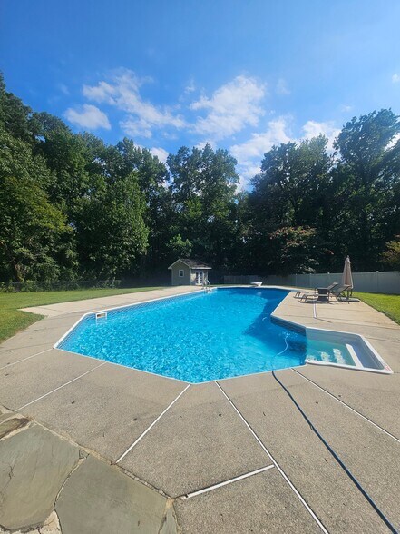 Building Photo - 857 Old Cutler Rd