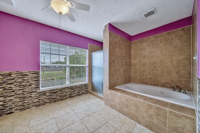 Building Photo - 3006 Mesquite Dr