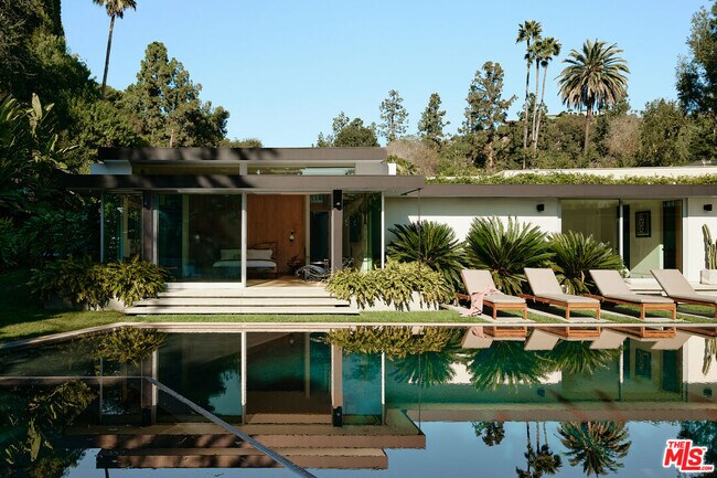 Building Photo - 1061 Loma Vista Dr