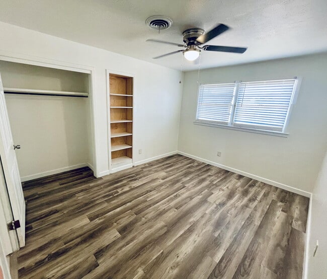 Building Photo - 1503 46th Pl