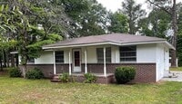 Building Photo - Charming 3-Bedroom 1.5 Bath Cottage-Style ...