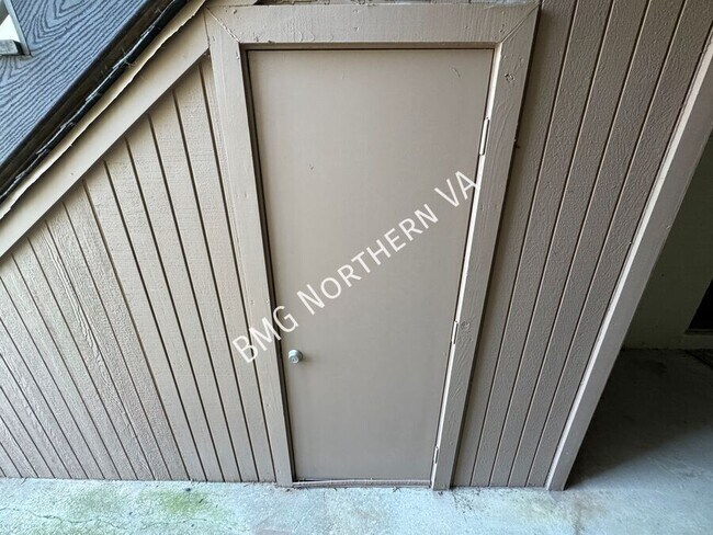 Building Photo - 8056 Pantano Pl