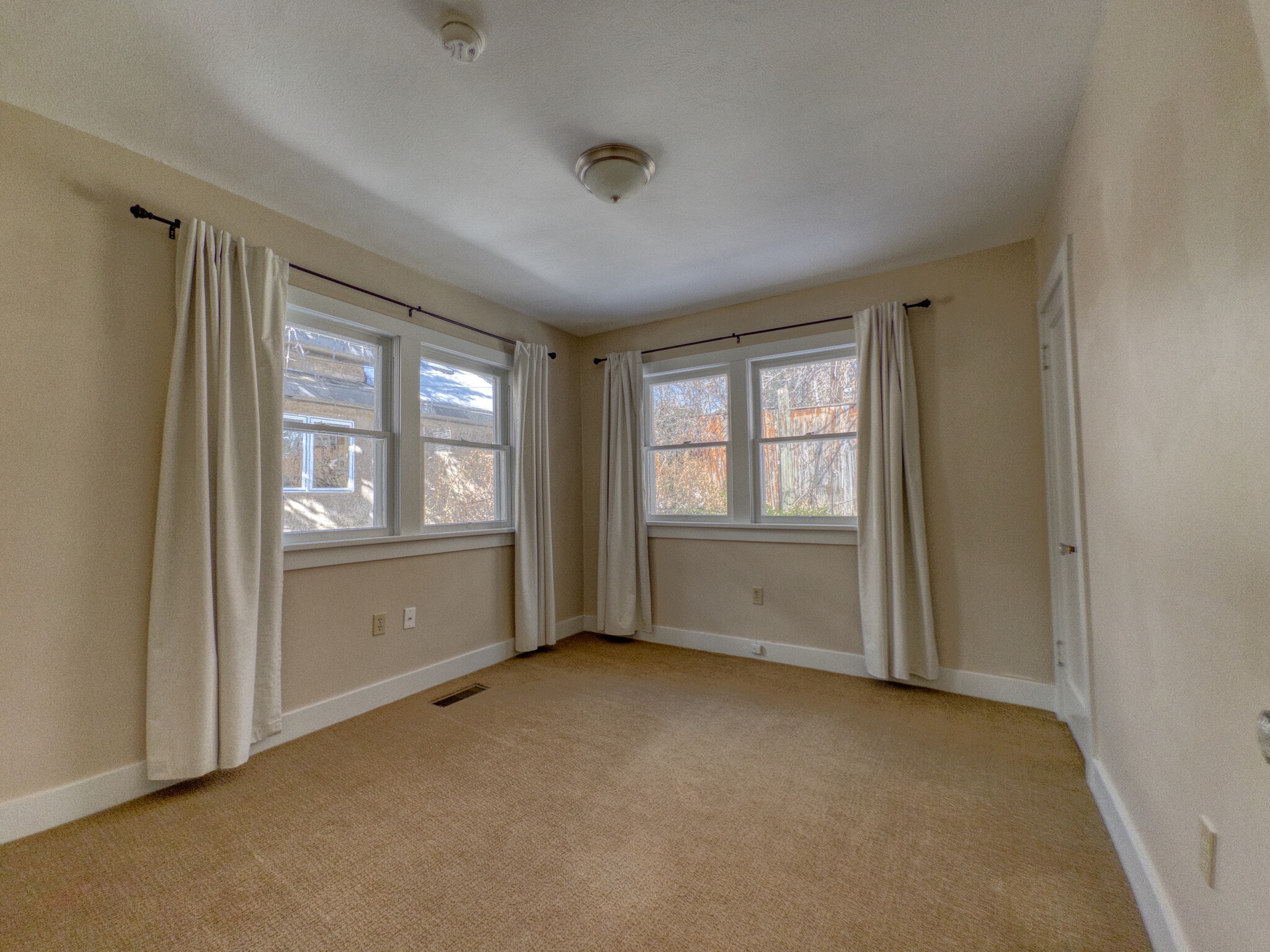 Building Photo - 483 E 8th Ave