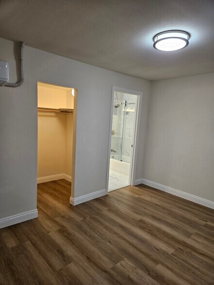 Building Photo - 2316 Elmgrove St