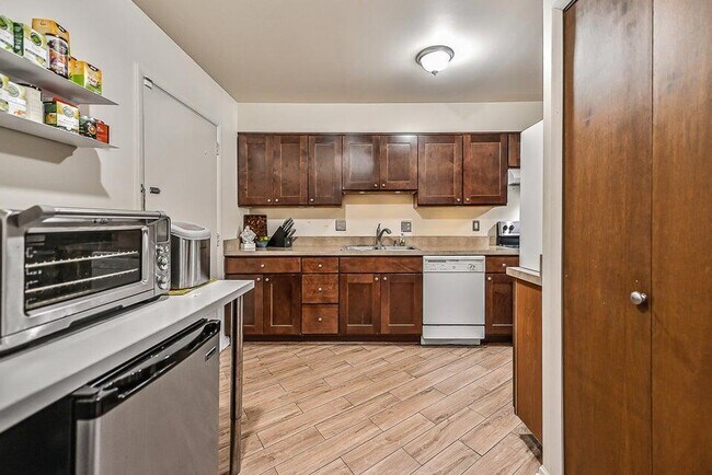 Building Photo - 2553 Meade Ct