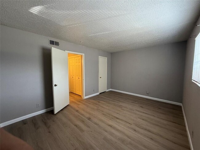 Building Photo - 2600 Penny Ln
