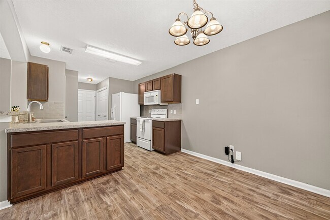 Building Photo - 5437 N Buffalo Cir