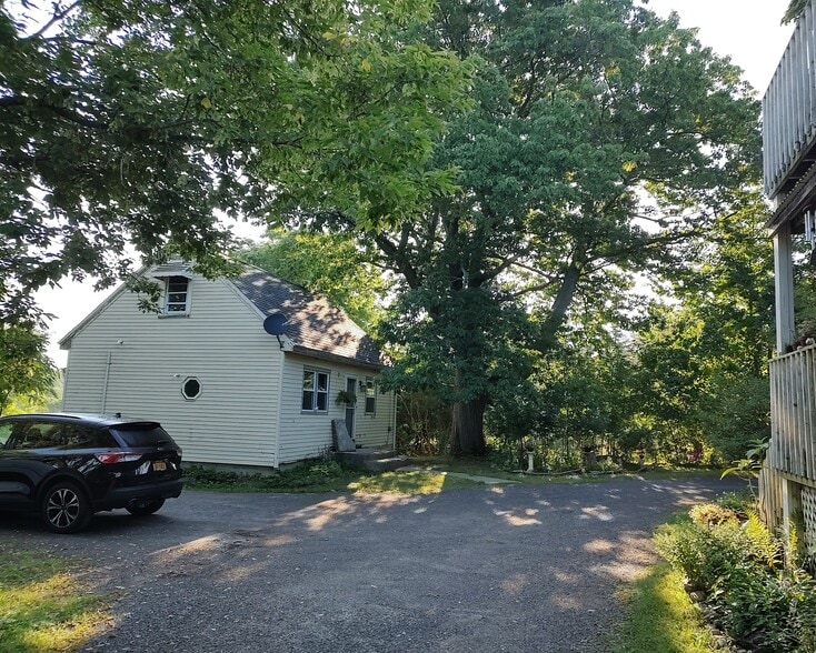Side view. - 1314 Blakeley Rd