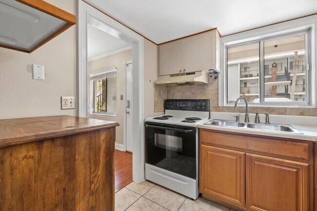 Building Photo - 2047 Canal Dr