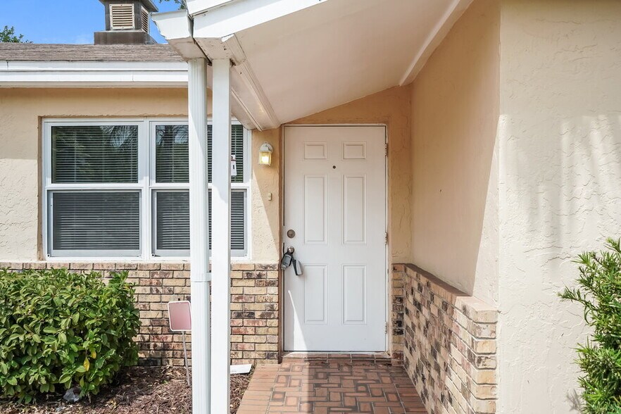 Building Photo - 1887 Sunset Pl