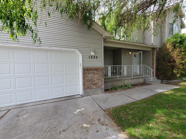 Primary Photo - 1322 Walstrom Ln