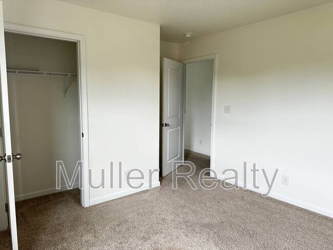 Building Photo - 6048 Bayonet Ln