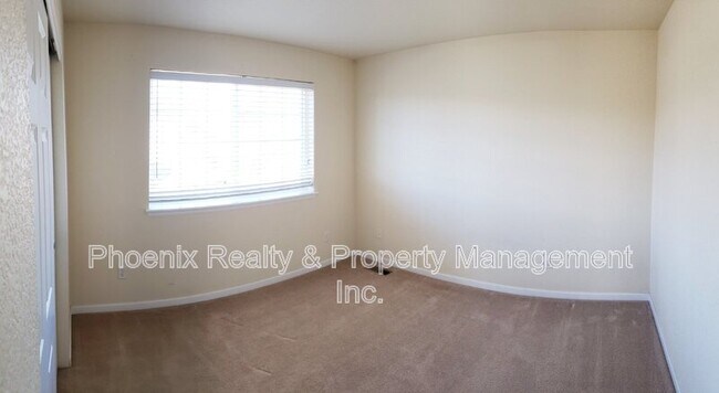 Building Photo - 302 St Ida Cir