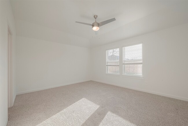 Building Photo - 4906 Edgewood Dr