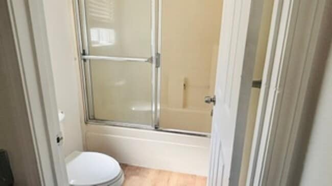 Building Photo - 633 Las Colinas St