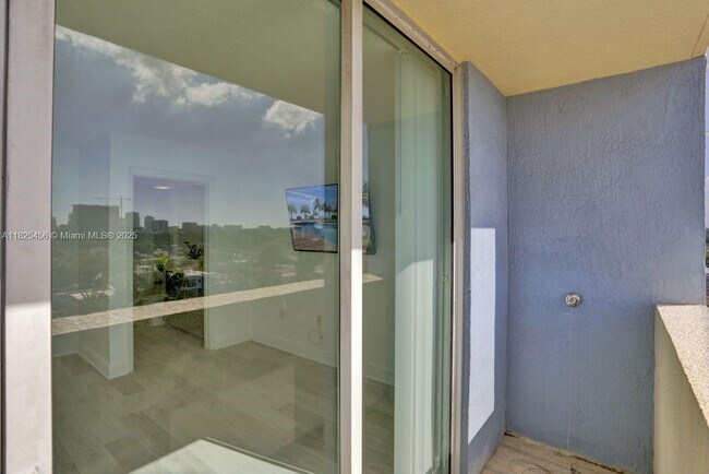 Building Photo - 3000 Coral Wy