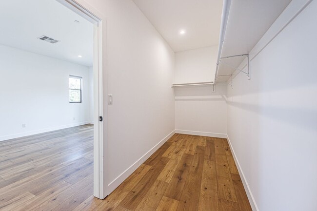 Building Photo - 705 Benton Wy