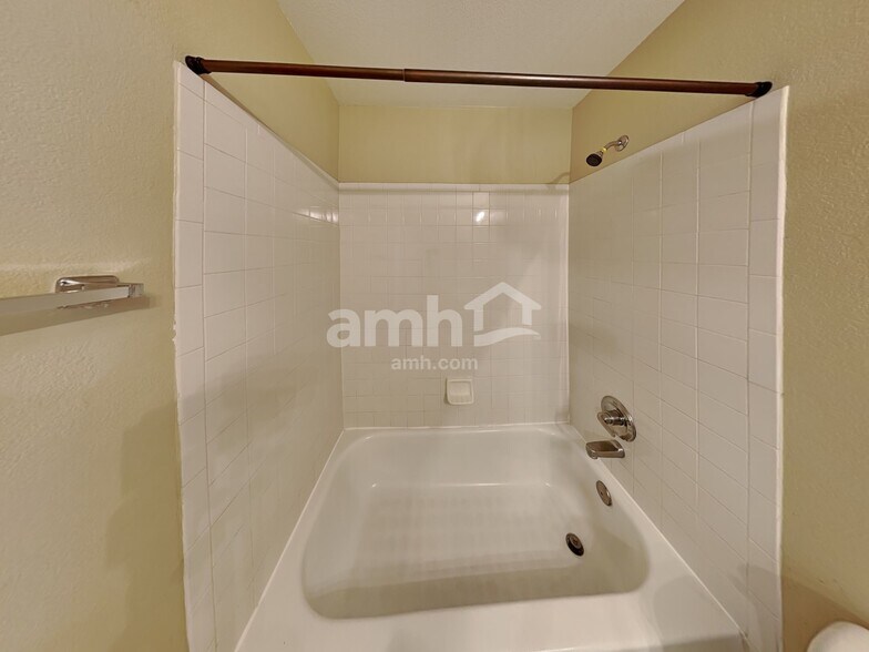 Building Photo - 2320 S Gibralter Way