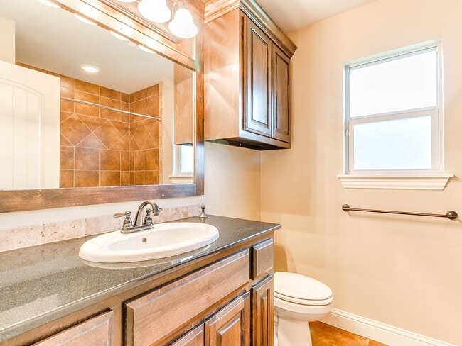 Building Photo - 4 Bedrooms/3Car/Edmond Schools -  Community Pool- Storm Shelter
