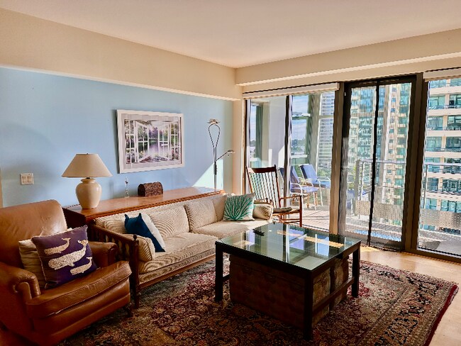 Building Photo - 654 Front St