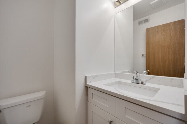 Building Photo - 1127 Ashbrook Dr
