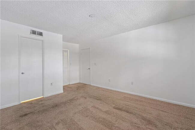 Building Photo - 9995 Nob Hill Ln
