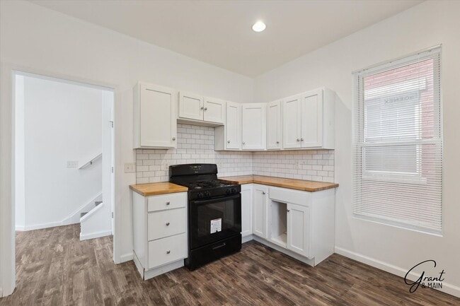 Building Photo - $1,995 - North End 4 Bedroom/ 1.5 bathroom...