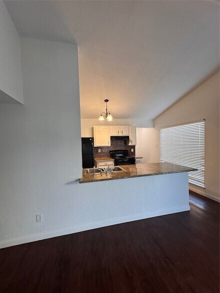 Building Photo - 6010 Dooley Dr